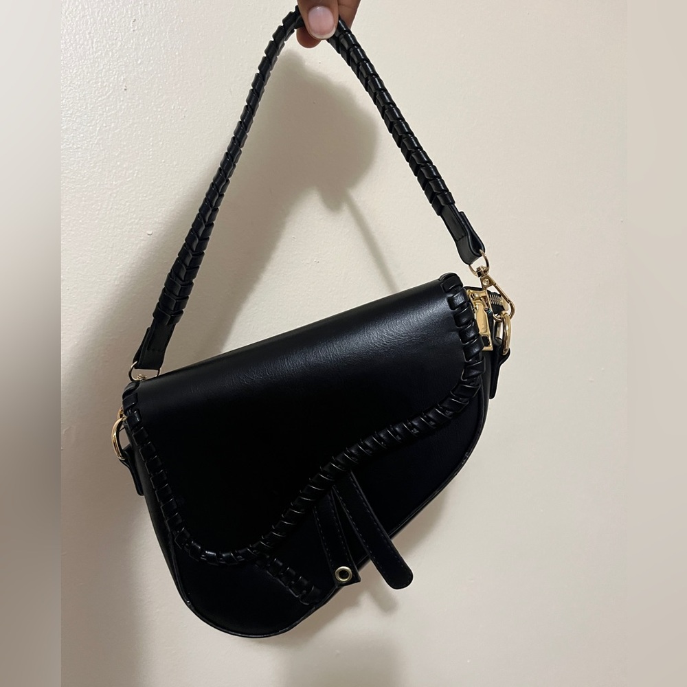 Black Saddle Shaped shoulder bag